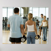 人の前で手の重さを持ち上げる男女 ポスター (正面)