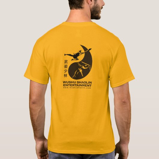 人の基本的なTシャツ- WUSHU SHAOLINのエンターテイメント Tシャツ (裏面)
