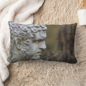 人の庭の彫像の写真 ランバークッション (ブランケット)