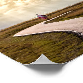 人の歩くパスの水平線への経路 ポスター (角)