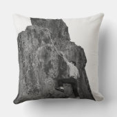 人の石の登山 クッション (裏面)