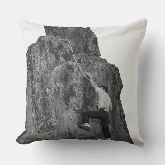 人の石の登山 クッション (正面)