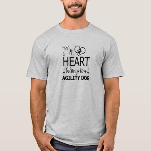 人の私のハートは敏捷犬のTシャツに属します Tシャツ (正面)