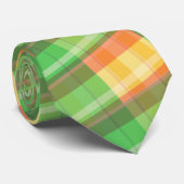 人の緑の黄橙色の格子縞のタイ ネクタイ (ロール)