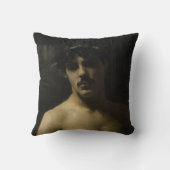 人の身に着けている月桂樹 クッション (裏面)