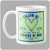 人の釣り人が緑を帯びる コーヒーマグカップ