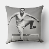 人の飛び越すこと クッション (裏面)