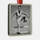 人の飛び越すこと メタルオーナメント (右)