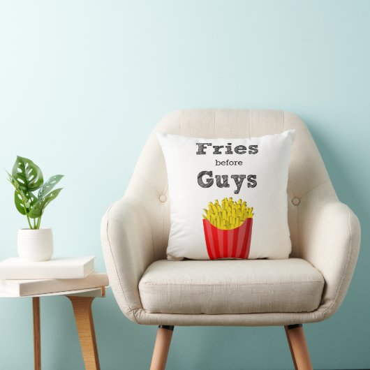 人の10代のな装飾用クッションの前の揚げ物 クッション (椅子)