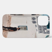 人はコンクリートの家に寄り掛かる Case-Mate iPhoneケース (裏面 (横))