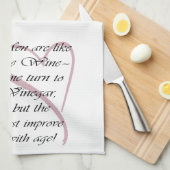 人は上質ワインのユーモアのあるなギフトのようです キッチンタオル (四つ折り)