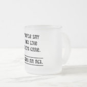 人は僕が僕の真似をしないと言気にう フロストグラスマグカップ (正面右)