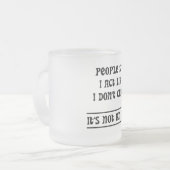 人は僕が僕の真似をしないと言気にう フロストグラスマグカップ (正面左)