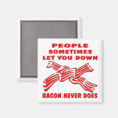 人は決してベーコンを下に置かない マグネット (正面/裏面)