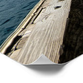 人は海の近くでジャンプ ポスター (角)