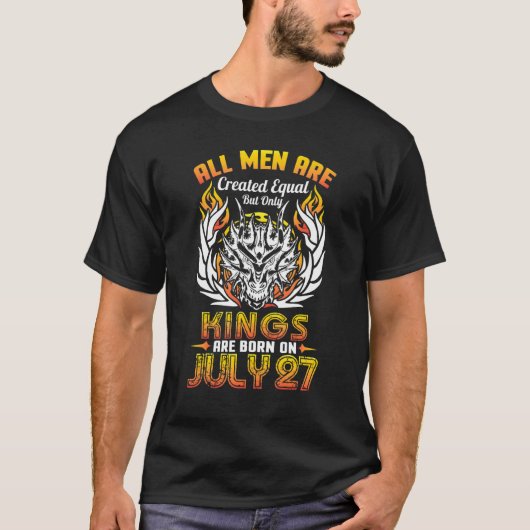 人は皆平等に造られ王だけが造られ生まれる Tシャツ (正面)