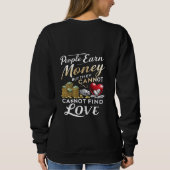 人は金を稼ぐが恋を見つけることができない スウェットシャツ (裏面)
