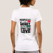 人は金を稼ぐが恋を見つけることができない Tシャツ (裏面)