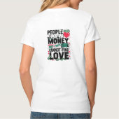 人は金を稼ぐが恋を見つけることができない Tシャツ (裏面)