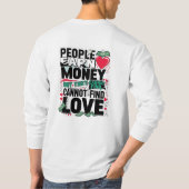 人は金を稼ぐが恋を見つけることができない Tシャツ (裏面)