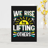 人を持ち上げて起感動的きる引用文 カード (黄色い花)