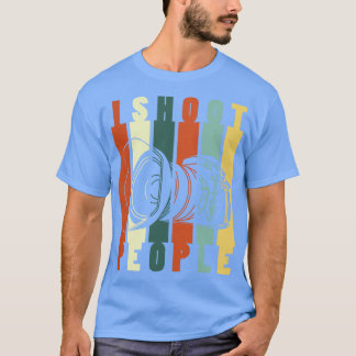 人を撃つ（写真） Tシャツ