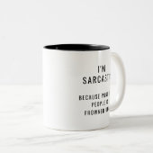 人を殴るのは眉をひそめるから皮肉だ ツートーンマグカップ (正面右)