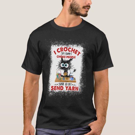 人を絞め殺さないために編み物をする 黒猫 Tシャツ (正面)
