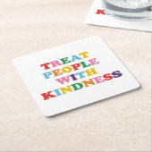 人を親切に扱う スクエアペーパーコースター (アングル)