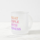 人を親切に扱う フロストグラスマグカップ (正面右)