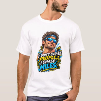 人を追いかけたりしません、走行距離を追いかけるんです 面白い マラソン Tシャツ