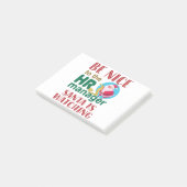 人事部長サンタが見ている優しい ポストイット (アングル)