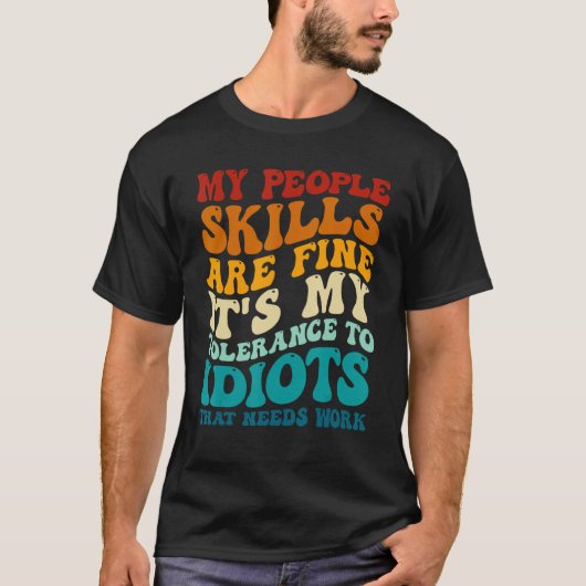 人付き合いは得意だけど馬鹿への寛容度が問題 Tシャツ (正面)