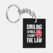 人前で微笑むのは法に反する キーホルダー (正面左)
