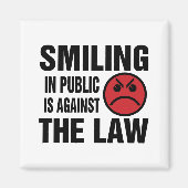 人前で微笑むのは法に反する マグネット (正面)