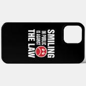 人前で微笑むのは法に反する Case-Mate iPhoneケース (裏面 (横))
