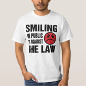 人前で微笑むのは法に反する Tシャツ (正面)
