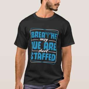 人員不足の呼吸セラピスト Tシャツ
