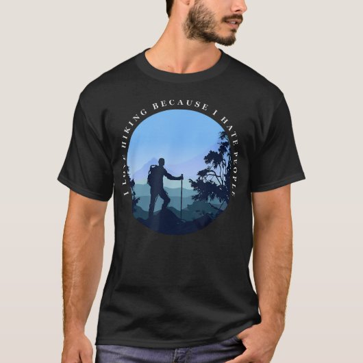 人嫌いでハイキングが好きなのさ 面白いTシャツ Tシャツ (正面)