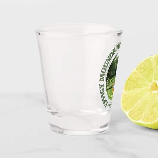 人形の墳丘(NM) ショットグラス (左)