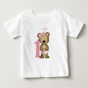 人形のTシャツを持つ最初誕生日の女の子のテディー・ベア ベビーTシャツ