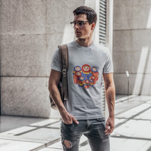 人形ロシアのマトリョシカ Tシャツ