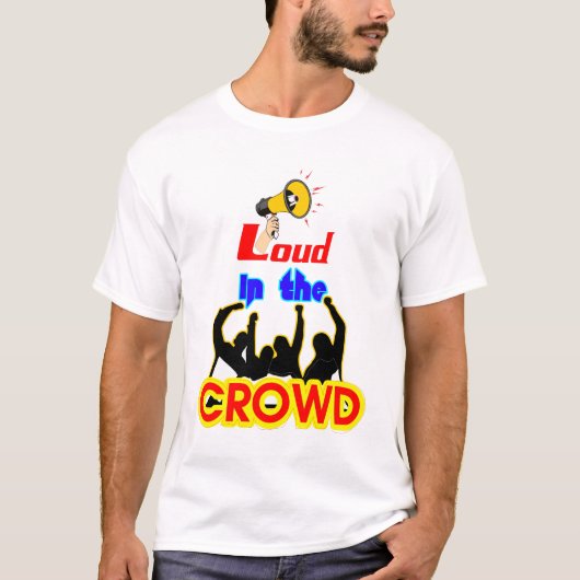 人混みの中で目立つストリートウェアTシャツ Tシャツ (正面)