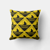 人狼の危険標識 クッション (裏面)