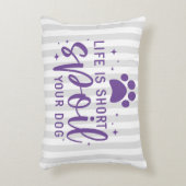 人生おもしろいは短いあなたの犬の引用文ユーモアの敷物を台無しにする アクセントクッション (正面(垂直))