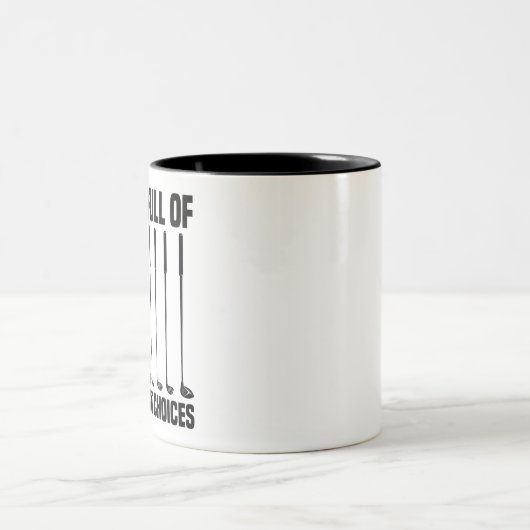 人生おもしろいは重要な選択肢でいっぱいだゴルフ愛好家 ツートーンマグカップ (中央)