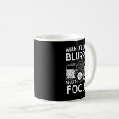 人生がぼやけた時に焦点を合わせる コーヒーマグカップ (正面右)