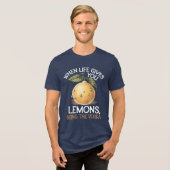 人生が檸檬をくれたらウォッカを持ってくるユーモア トライブレンドTシャツ (正面全面)