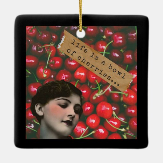人生とは変わったさくらんぼのボウル セラミックオーナメント (裏面)