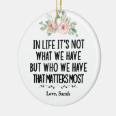 人生において、それは私たちが持っているものではなく、私たちが持っているもの セラミックオーナメント (左)